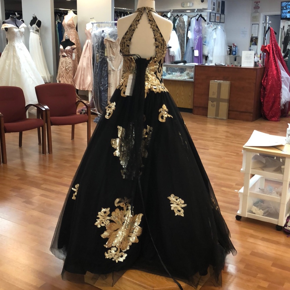 Black and gold sequined prom dress with corset - Picture 4 of 7
